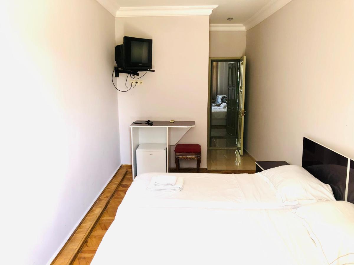 Hotel Dolphin バトゥーミ エクステリア 写真