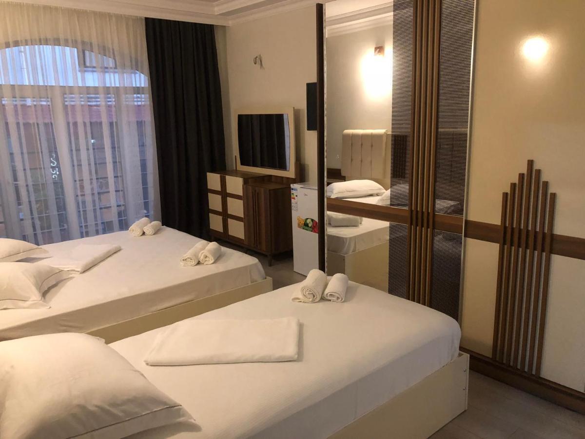 Hotel Dolphin バトゥーミ エクステリア 写真